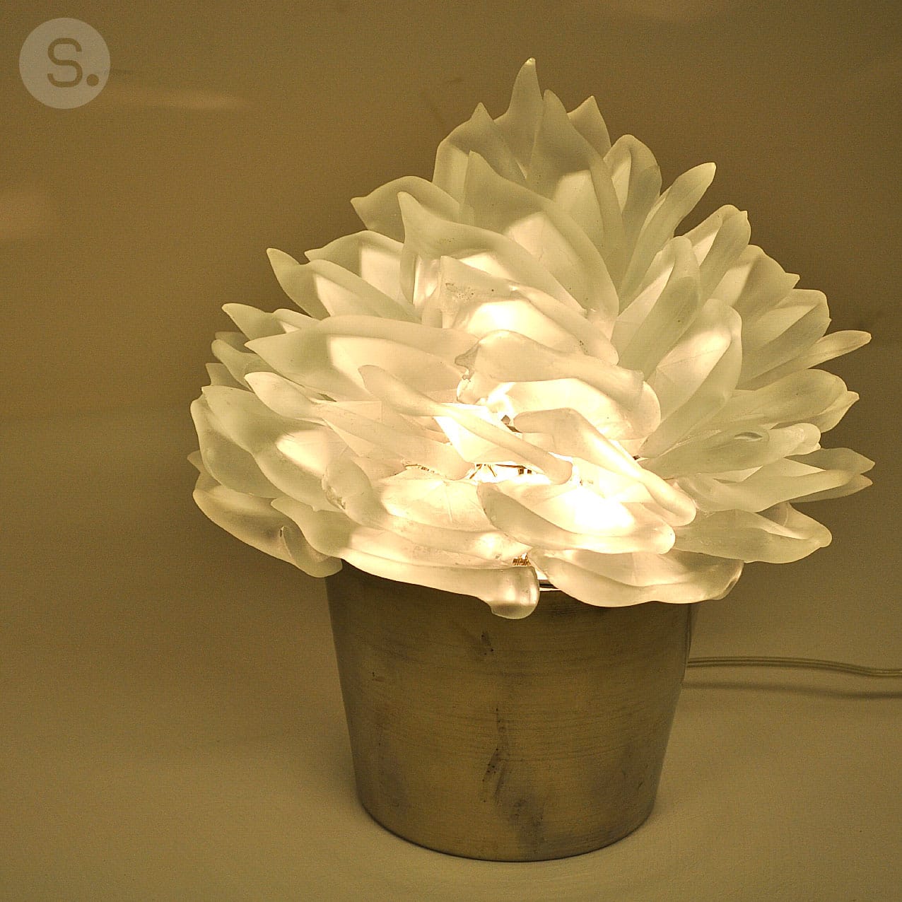 Lampe de pétales de verre en pot