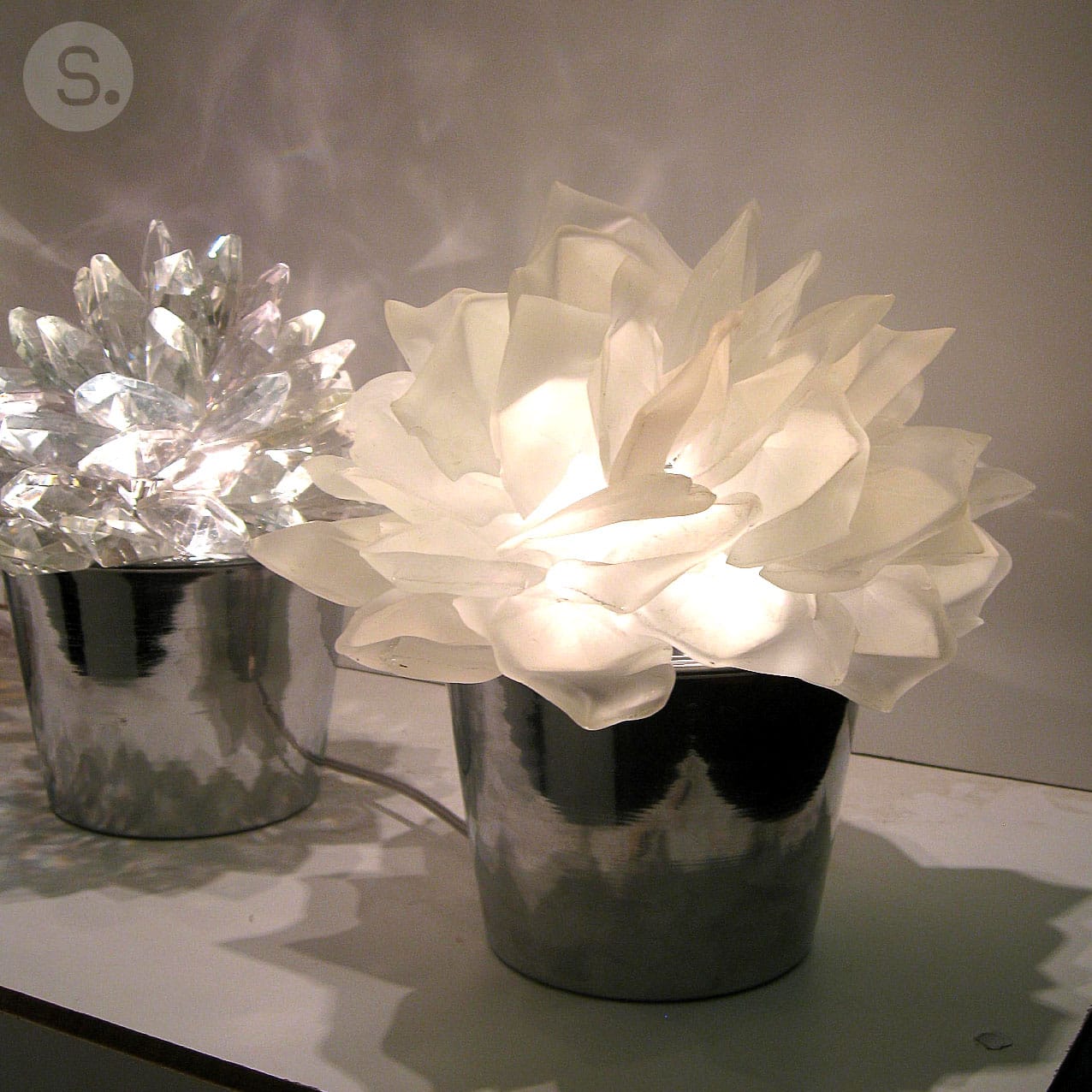 Lampe de pétales de verre en pot