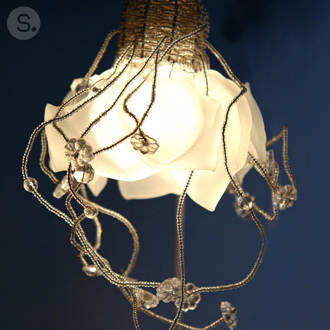 Suspension fleur pétales de verre