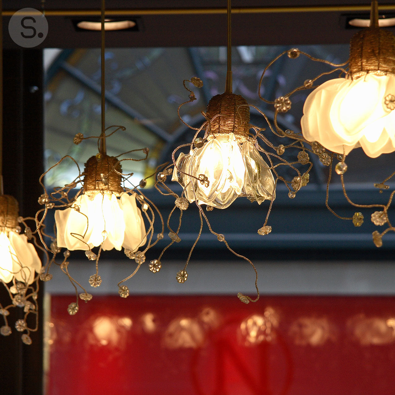 Suspension fleur pétales de verre