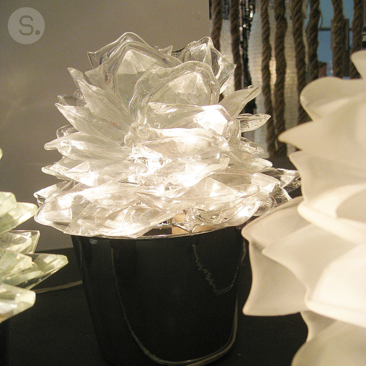 Lampe de pétales de verre en pot